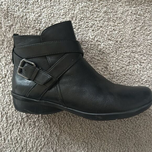 Naturalizer Cassandra Leather Booties! - Picture 5 of 10